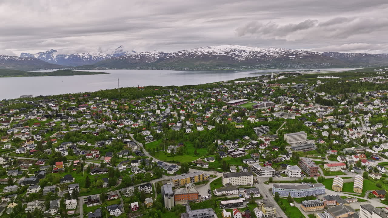 V Deo Premium Troms Noruega Drone A Reo V Sobrevuela El Centro De