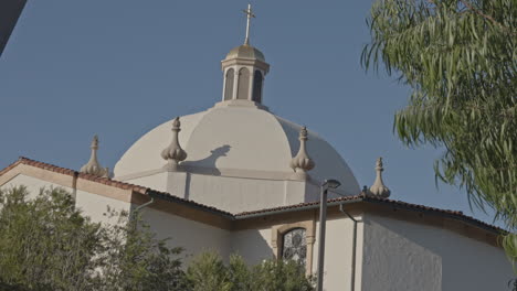 Close-up-shot-church-domed-roof-exterior-in-American-town