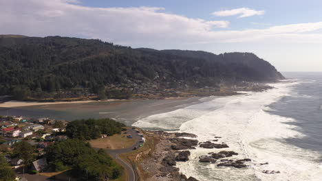 Town-of-Yachats-at-the-beautiful-Oregon-Coast,-Cape-Perpetua-in-the-distance