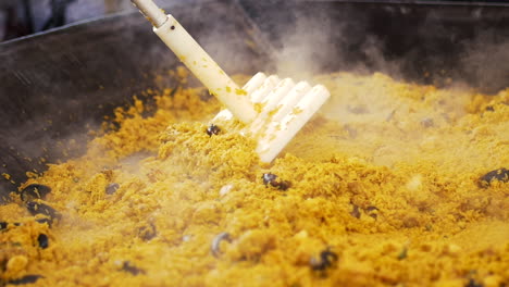 The-largest-spanish-paella-in-the-world