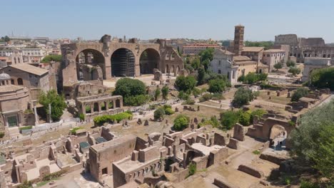 Panoramic-view-of-Roman-forum,-Old-Civilization-city,-Famous-historic-site-In-Rome-downtown,-Italy