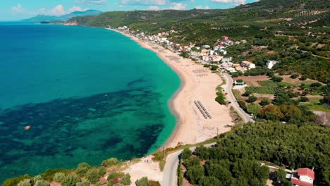 Drohne-Fliegt-über-Schönen-Strand-In-Griechenland