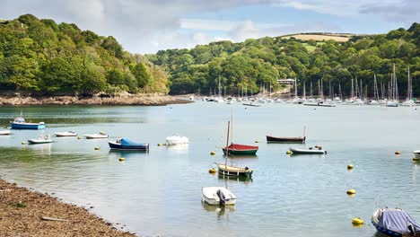 Fowey-estuary-timelapse-with-small-boats-bobbing-in-the-water