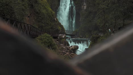 Blick-Auf-Die-Peguche-Wasserfälle-In-Otavalo