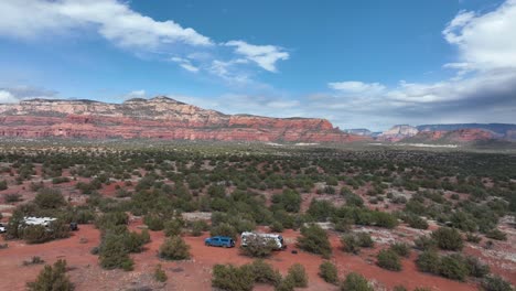 Desert-Landscape-With-Campervans-In-Sedona,-Arizona---aerial-drone-shot