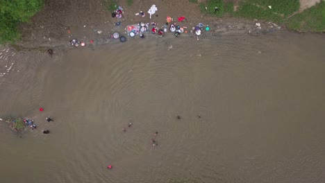 Top-View-Of-Haitian-Women-Washing-Clothes-In-Massacre-River-In-Dajabon,-Dominican-Republic-Border-With-Haiti