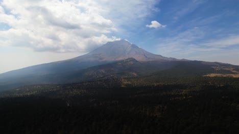 Aerial-view-towards-the-Popocatepetl-Volcano-in-Mexico---approaching,-drone-shot