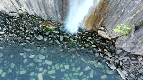 Luftbild-Von-Oben-Nach-Unten-Auf-Den-Mealtfall-Wasserfall