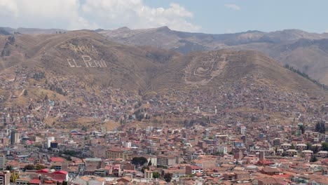 Viva-El-Peru-En-La-Ladera-De-La-Montaña,-Cusco---4k