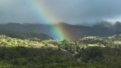 Spectacular-rainbow-in-Hawaii,-USA.-Closeup