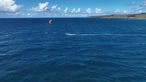 Maui-Kitesurfing-at-Ho'okipa-Beach,-Hawaii