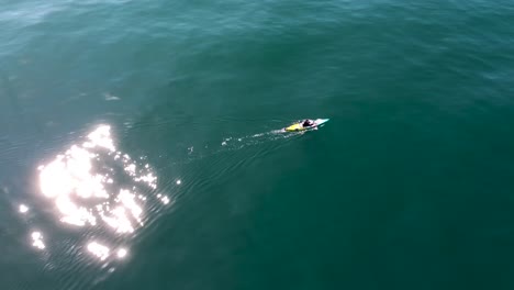 Drone-captures-kayaker-in-la-Jolla-shores