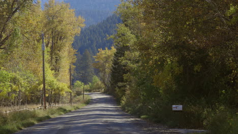 Schöne-Herbstfarben-In-Bozeman-Montana-4k