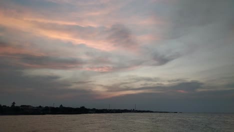 Aufnahme-Des-Sonnenuntergangs-über-Dem-Ozean