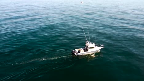 Drohne-Erfasst-Parker-Boot-An-Der-Küste-Von-La-Jolla