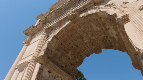 Look-up-of-the-Arch-of-Titus-at-The-Roman-Forum,-Rome,-Italy