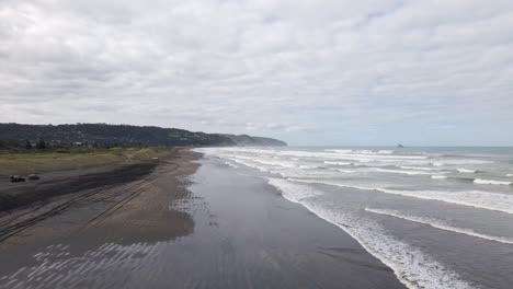 Muriwai-Beach-An-Einem-Bewölkten-Morgen