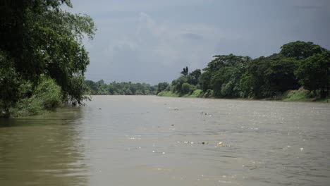 Der-Fluss-Damador-Fließt