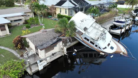 Large-luxury-boat-capsized-and-sinking-on-pier-in-Florida,-America