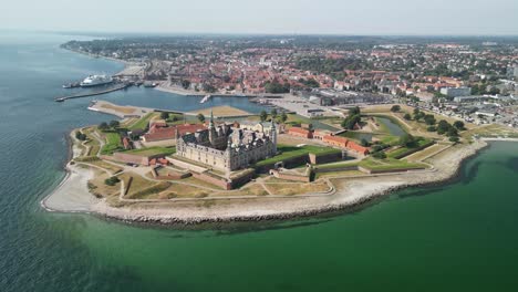Schloss-Kronborg---Ozean-Drohnenpfanne