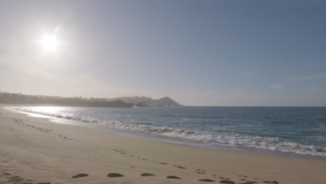 Zeitlupenaufnahme-Am-Strand-An-Einem-Sonnigen-Tag-Am-Marina-State-Beach-Monterey-Bay-Kalifornien