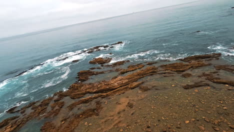 FPV-Aufnahmen-Der-Meeresküste