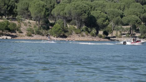 Woman-waterskiing-on-lake-pantano-de-San-Juan,-Madrid
