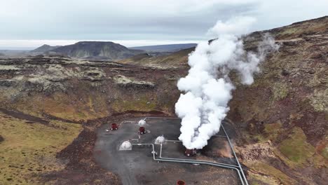 Vapor-Que-Sale-Del-Tubo-De-Escape-En-La-Planta-De-Energía-Geotérmica-En-El-Sur-De-Islandia