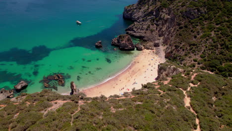 Luftdrohnen-4k-Aufnahmen-Eines-Erstaunlichen-Exotischen-Strandes-In-Portugal