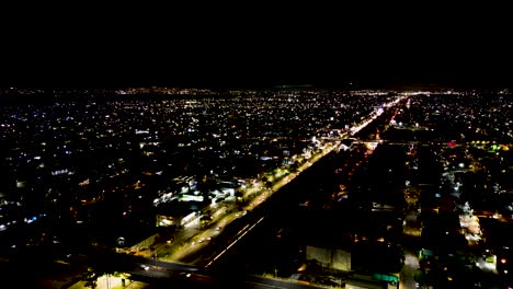 Hiperlapso-Nocturno-Del-Trafico-En-La-Ciudad-De-Mexico-2
