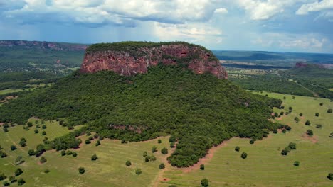 Montaña-Grande-En-La-Selva---Mato-Grosso-Do-Sul---Brasil