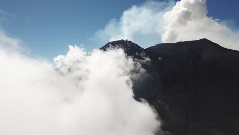 El-Volcán-Activo-Más-Alto-De-Europa,-Etna,-El-Lado-Salvaje---Desde-Las-Nubes