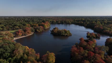 Eine-Luftaufnahme-Des-Belmont-State-Park-Auf-Long-Island,-Ny-An-Einem-Sonnigen-Tag-Mit-Schönem-Herbstlaub