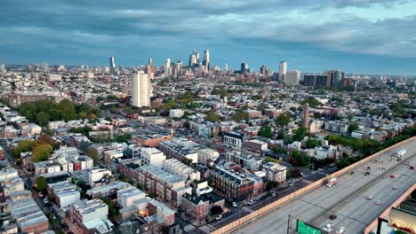 aerial-push-in-to-the-city-of-Philadelphia