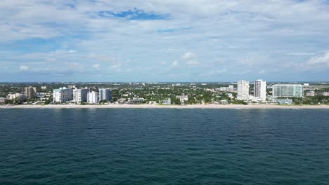 Drone-shot-of-a-beach-in-Boca-Raton,-FL