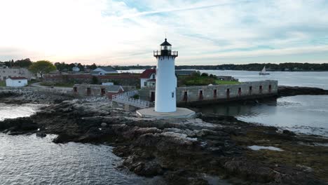 Portsmouth-Harbor-Lighthouse-and-US-Coast-Guard-Station-New-Castle,-New-Hampshire