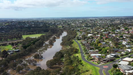 Antenne-überflutet-Barwon-River-Geelong-An-Einem-Sonnigen-Frühlingstag