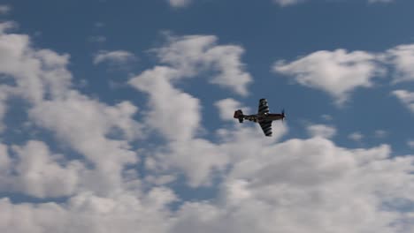 P51-Mustang-Sobrevolando-En-Airshow