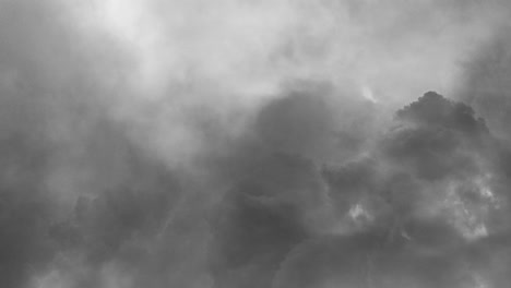 Blick-Auf-Dunkle-Cumulonimbus-Wolken-Und-Gewitter