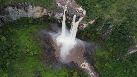 Luftaufnahme-Eines-Doppelten-Wasserfalls-In-Goias---Brasilien