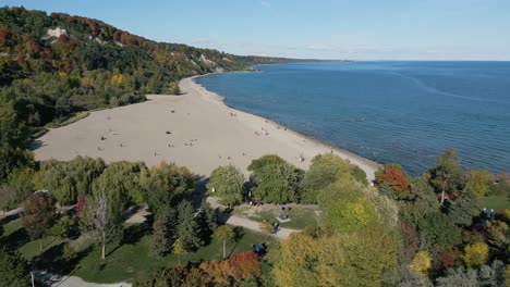 A-drone-shot-of-a-nearly-empty-beach-on-a-clear-sunny-day,-Bluffers-Park-and-Beach-in-Ontario-Canada