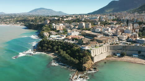 Spiaggia-di-Castellammare-Park-With-Punta-Petrolo-In-Castellammare-del-Golfo-Town-In-Sicily,-Italy