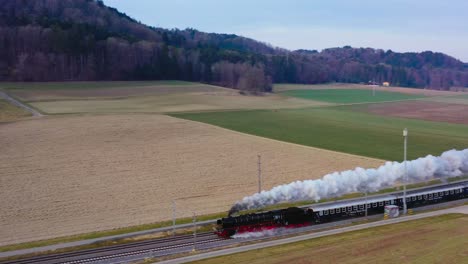 Pacific-Br01-01-202-Tren-Locomotora-A-Vapor-Viajando-A-Campo-Traviesa-En-Suiza