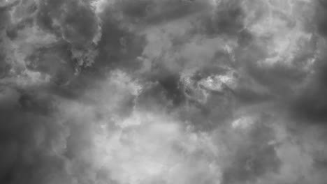 Espesas-Nubes-Grises-Con-Tormenta