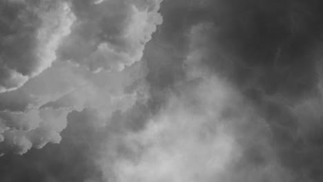 Tormenta-Y-Relámpagos-En-Las-Nubes-Oscuras-4k