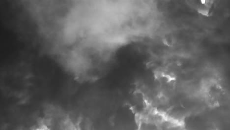 4k-Ansicht-Von-Gewitterwolken-Mit-Blitzschlag