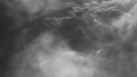 4K-Ansicht-Dunkler-Cumulonimbus-Wolken-Am-Himmel-Während-Eines-Gewitters