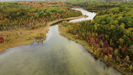 Drone-tilting-to-show-a-river-Delta-in-Michigan-during-fall