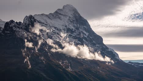 Zeitraffer-Von-Lenticularis-Wolken-Am-Eiger-In-Grindelwald-In-Den-Schweizer-Alpen