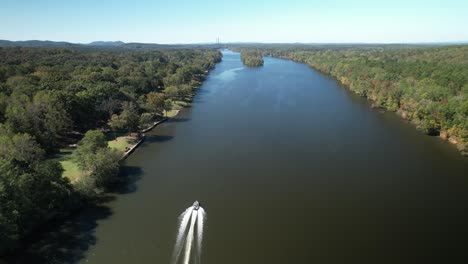 Aerial-of-a-boat-travelling-down-the-Coosa-River-in-Childersburg,-AL